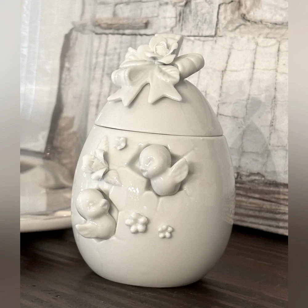 Renaldy’s 3D Cracked Egg Trinket Holder. Vintage. Fine China. Made in Tiawan